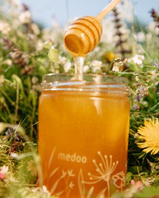 🌿🍯 Z včelích úlů přímo k vám! V naší medárně nabízíme čtyři druhy medu. Lipový, medovicový lesní, smíšený květový a...