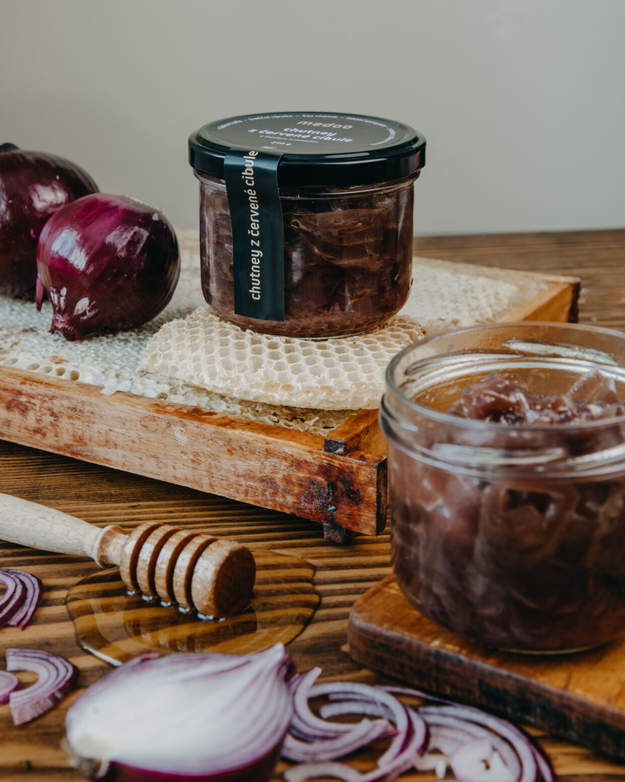 Cibulové chutney s medem a jahodami - Image 2