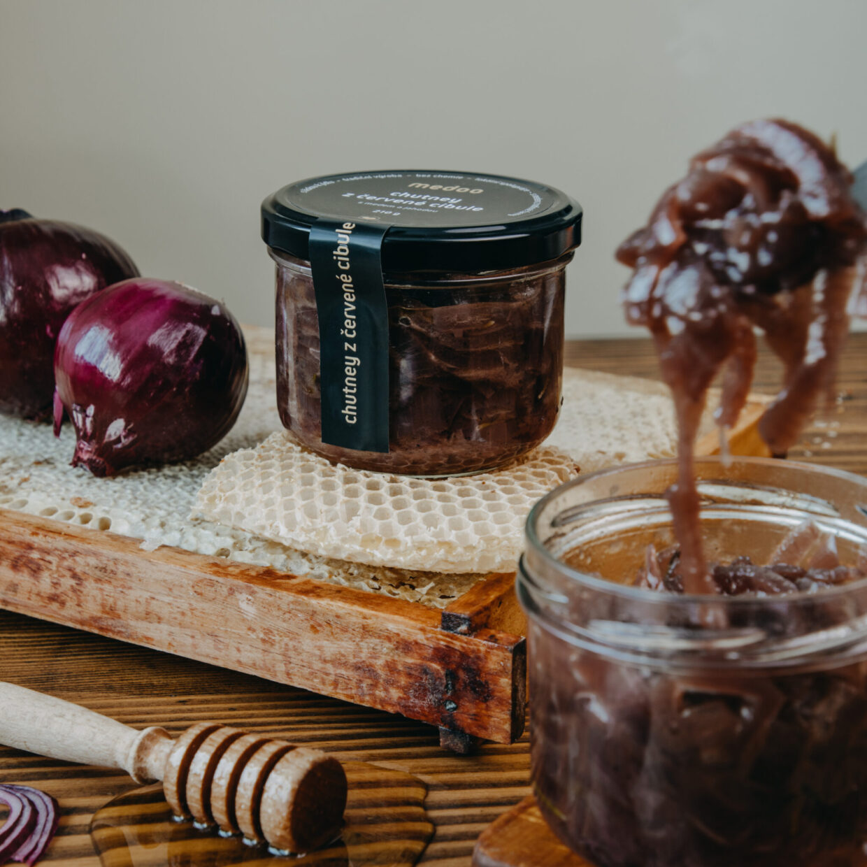 Cibulové chutney s medem a jahodami - Image 3